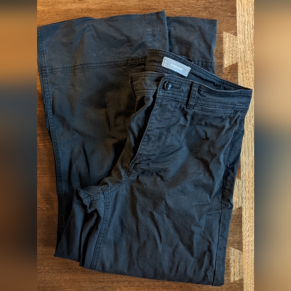 The Lightweight Wide-Leg Crop Chino - Picture 3 of 6